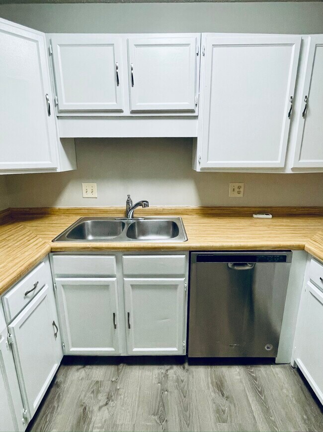 Foto del edificio - 7154 72nd Ln N