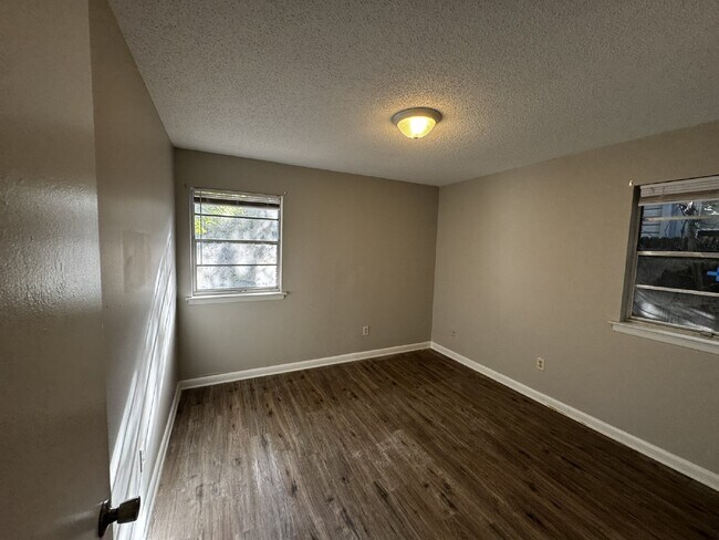 Foto del edificio - Duplex For Rent