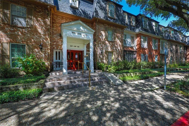 Building Photo - 355 N Post Oak Ln