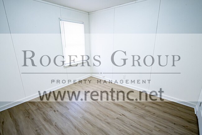 Building Photo - #450 - 416-418 Ridley St Duplex