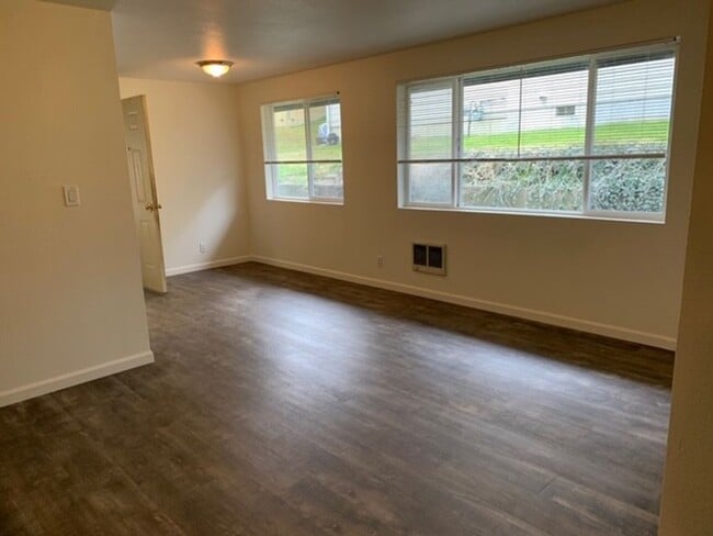 Foto del edificio - 1350 Alder Dr