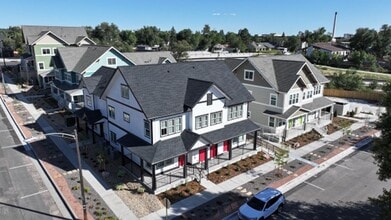 Building Photo - Clover On Cascade