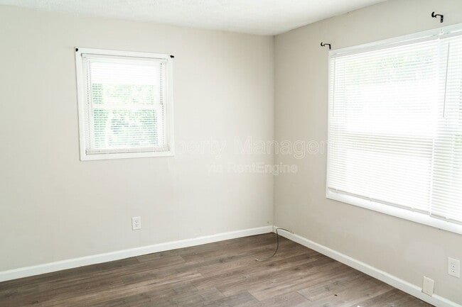 Foto del edificio - 1136 Valley Dr SW