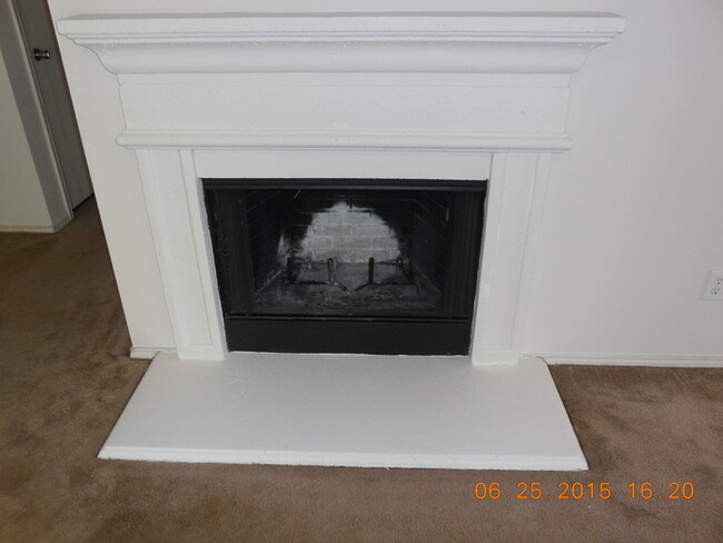 Building Photo - Cozy 3/2/2 in Crowley right off 1187