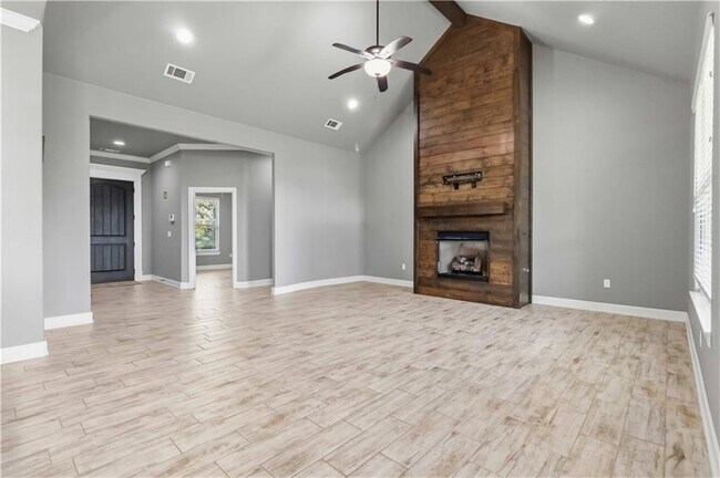 Building Photo - 1340 Sweetbriar Cir