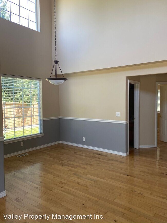 Building Photo - 4 br, 3 bath House - 553 Brookwood Dr.