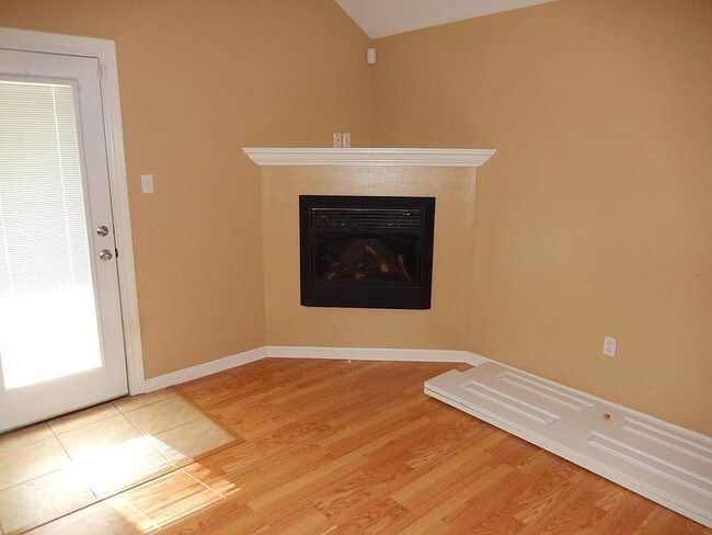 Building Photo - 14266 Woodlands Dr