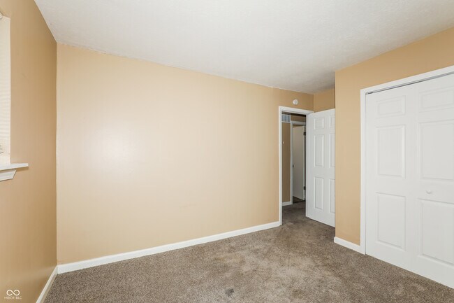 Foto del edificio - 5804 Coppock Ln
