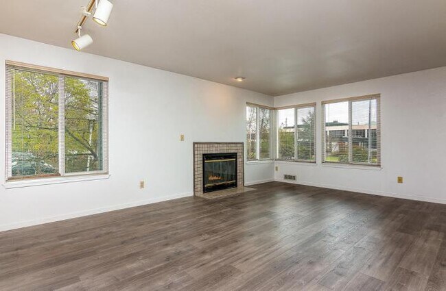 Foto del edificio - 2 bedroom in Seattle WA 98133
