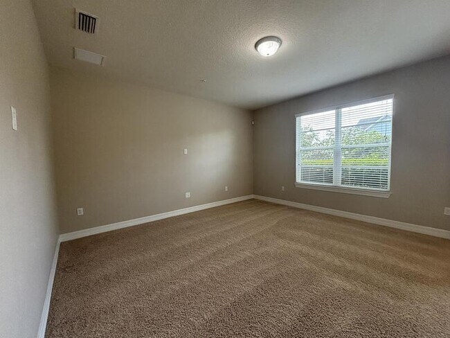 Foto del edificio - 8656 Waksman Pl