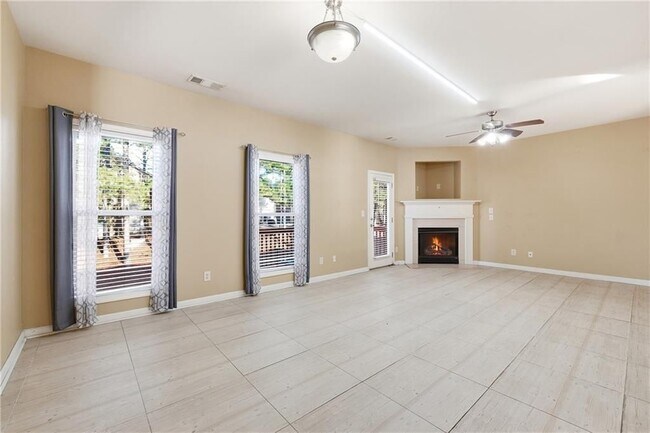 Foto del edificio - 6199 Thorncrest Dr