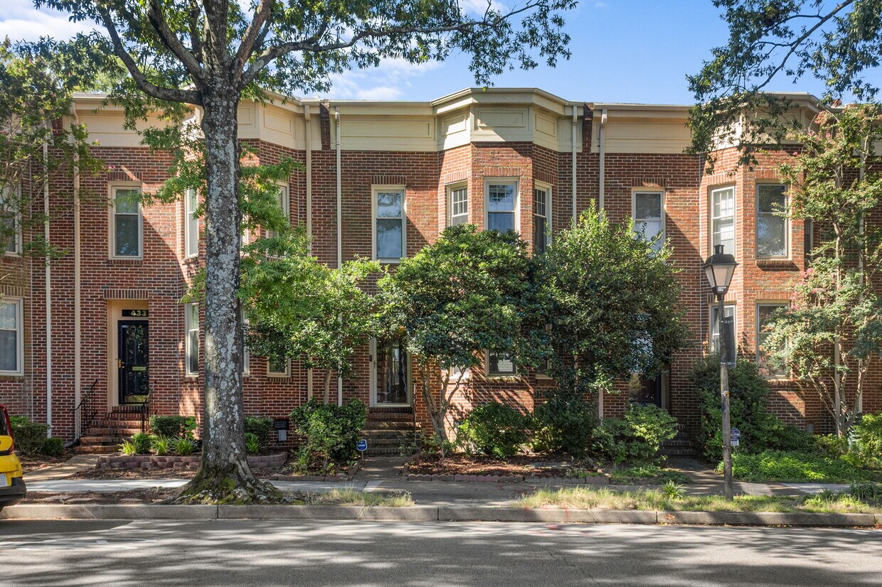 Foto principal - 435 W Princess Anne Rd