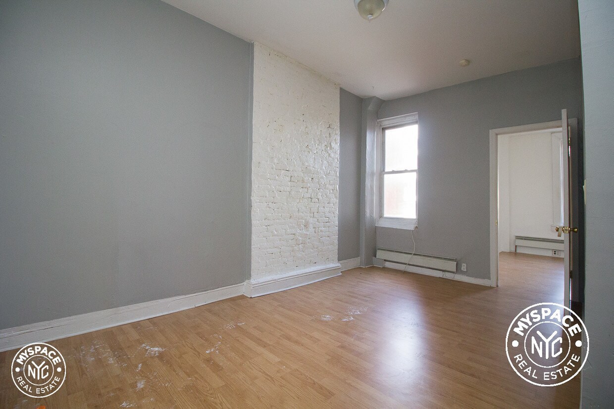 Primary Photo - 487 Saint Johns Pl