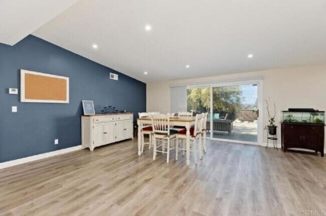 Foto del edificio - 1806 Wight Way
