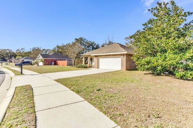 Building Photo - 5441 Pescara Dr