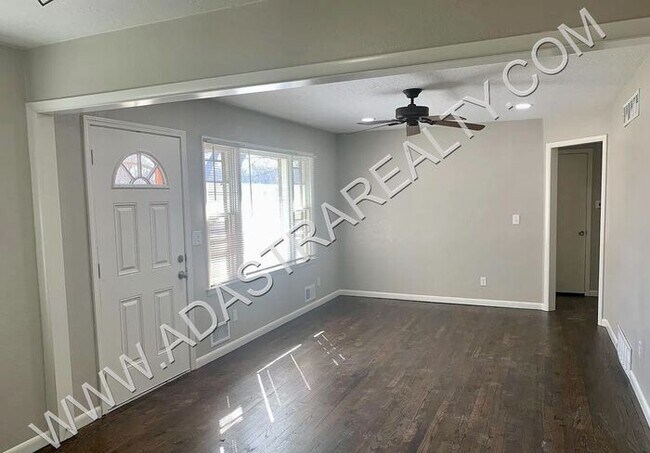Foto del edificio - Beautiful Newly Remodeled Raytown Home-Ava...