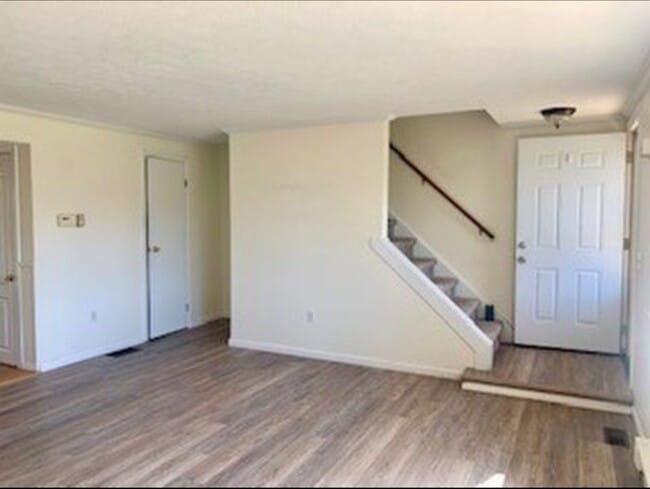 Building Photo - 30 Rose Cir
