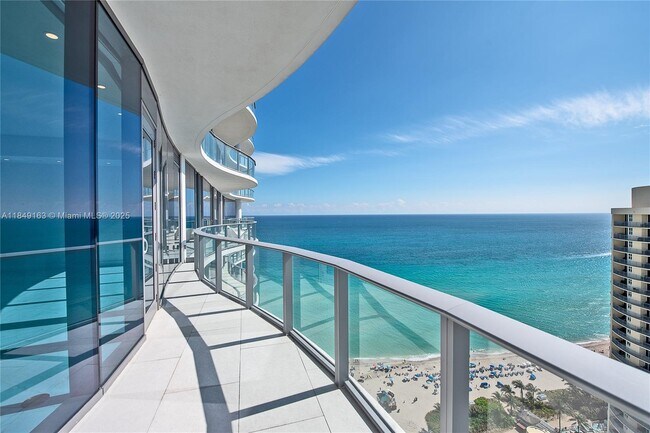 Building Photo - 17475 Collins Ave