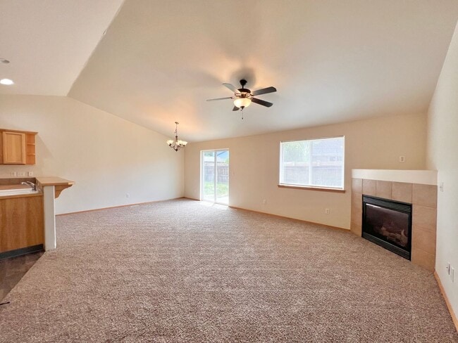 Building Photo - 3/2 Home Located in NW Redmond!