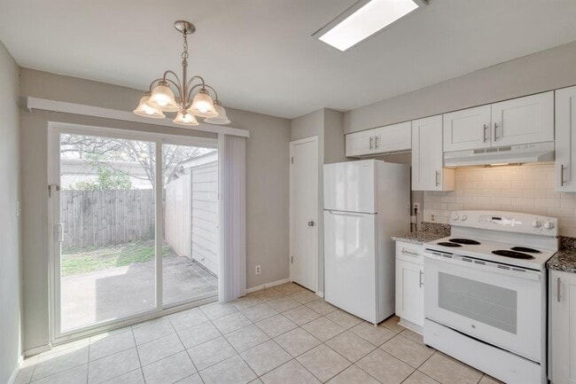 Foto del edificio - 6604 Scrub Oak Ln