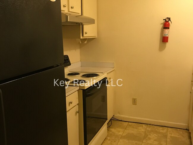 Building Photo - 913 - B College Drive - Pineville