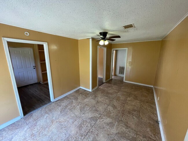 Foto del edificio - Spacious 3 Bedroom Home with Central AC