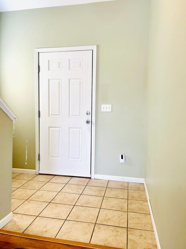 Building Photo - Large 3 bedroom Home, North Park Area