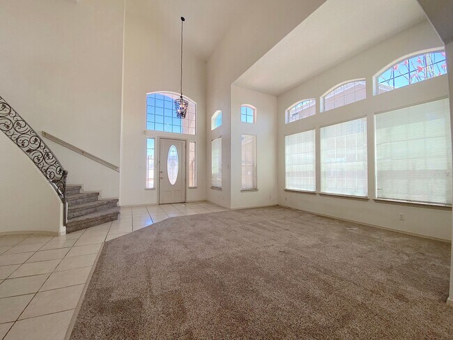 Foto del edificio - West El Paso LARGE 4bed/3.5bath 3 Car Garage Home-VIEWS!