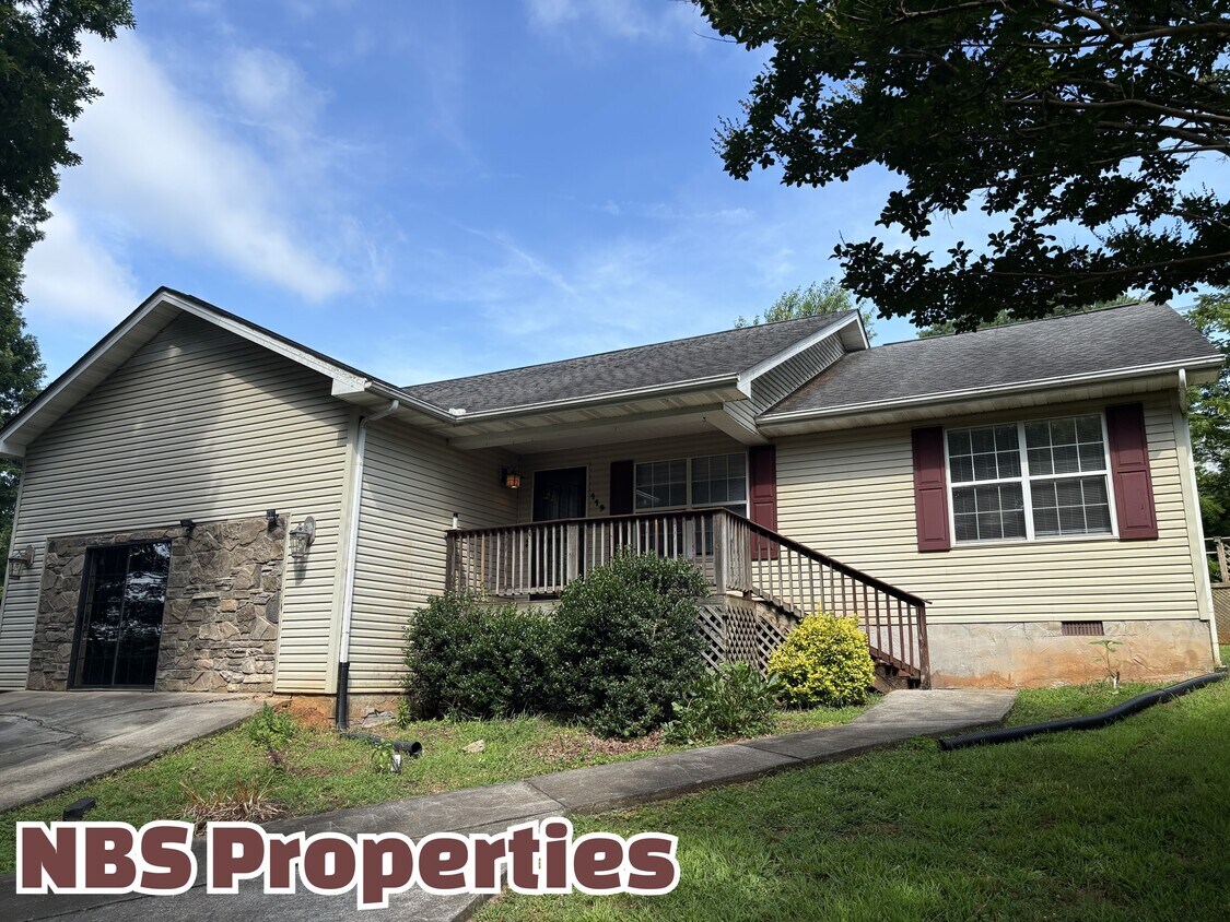 Foto principal - 119 N Clover Hill Ridge Rd