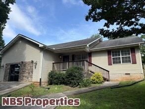 Building Photo - 119 N Clover Hill Ridge Rd