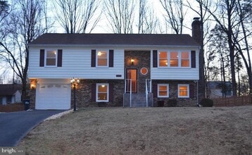 Building Photo - 306 Huckstep Ave
