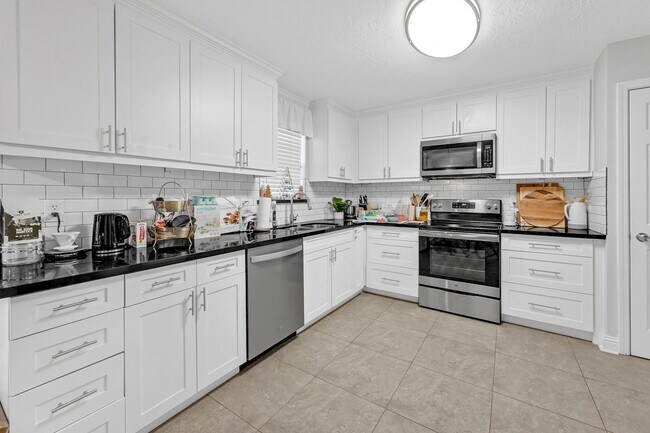 Building Photo - 11811 Flushing Meadows Dr