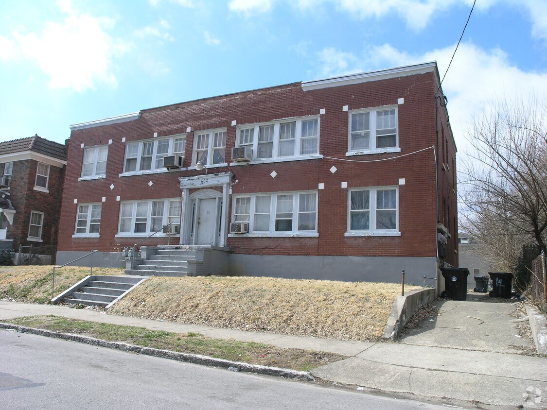 Building Photo - 662 Lindell Ave
