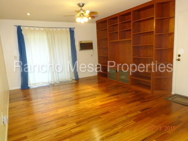 Foto del edificio - 10258 Black Mountain Rd