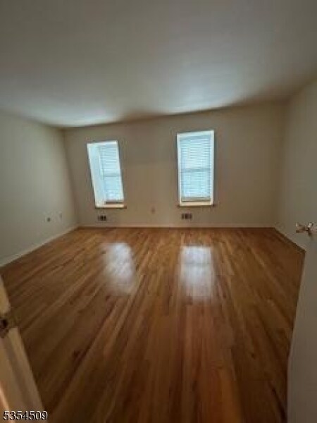 Foto del edificio - 181 Long Hill Rd