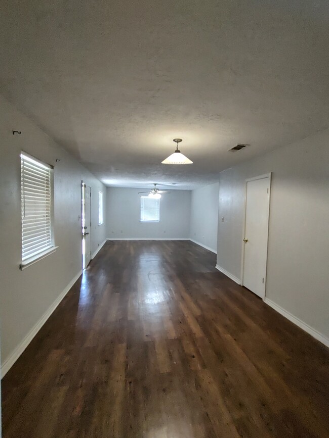 Building Photo - 507 Nederland Ave