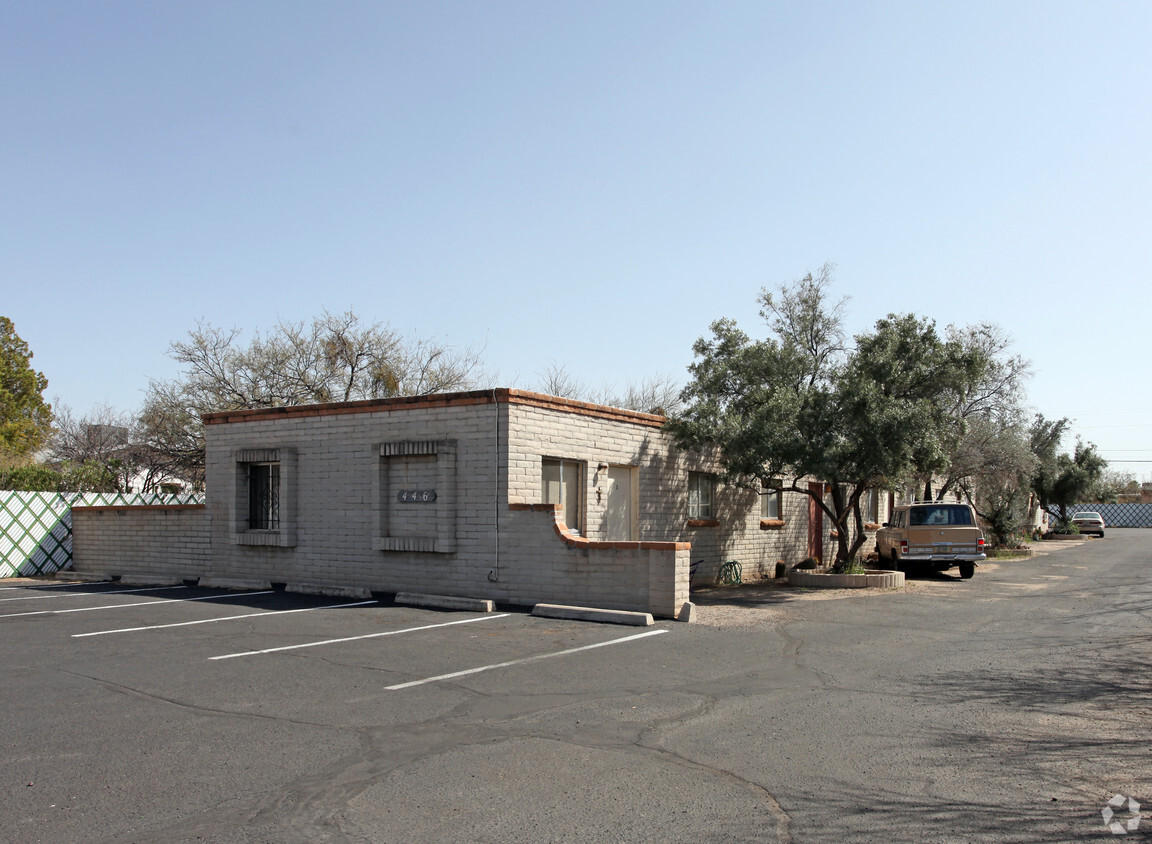 Building Photo - 446 E Calle Arizona