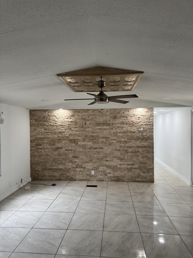 Foto del edificio - 8604 Superior Dr