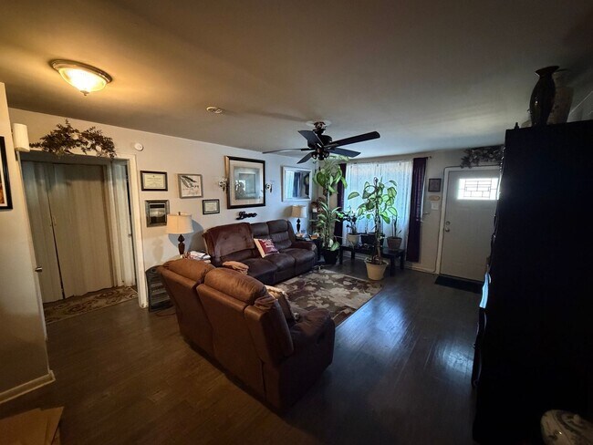 Foto del edificio - 3212 Barton Ave