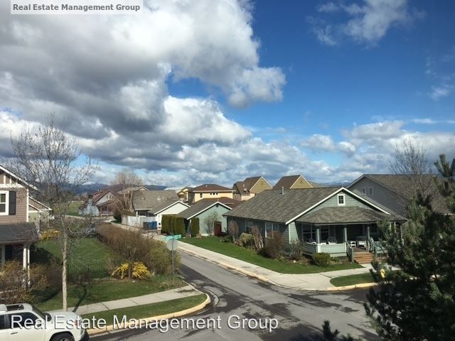 Building Photo - 2726 Oshaughnessy St