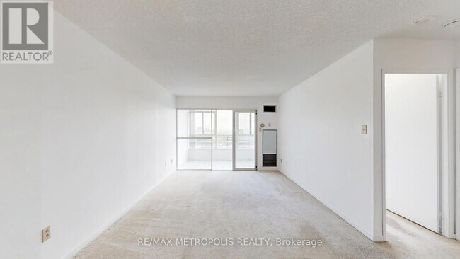 Photo du bâtiment - 75 King St E