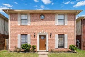 Building Photo - 13834 Trumpetvine St