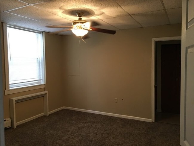 Building Photo - Utilties included in Ft Thomas!