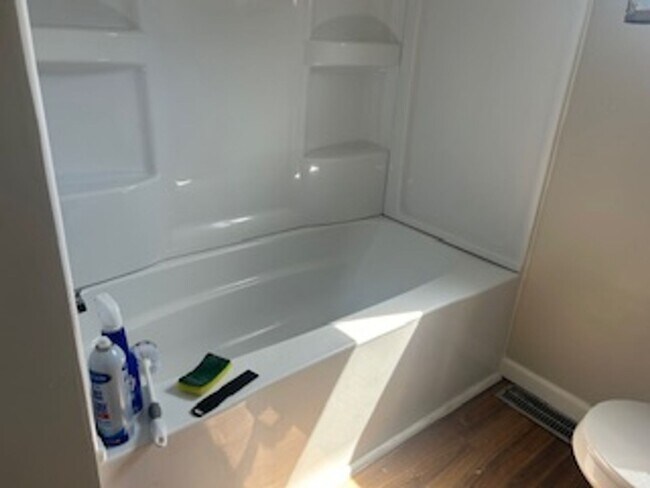 Building Photo - Connersville Sublease 3 Bed House