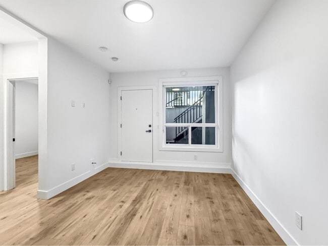 Building Photo - 1695 167 St