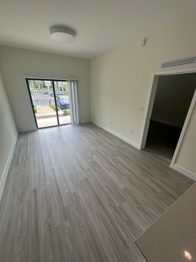 Foto del edificio - 10110 NW 130th St