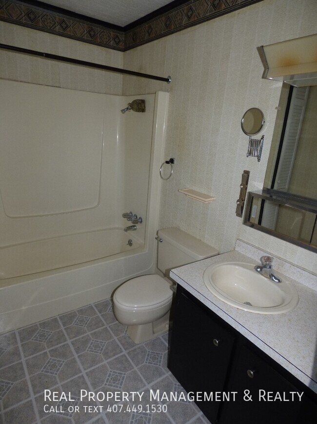 Foto del edificio - Nice 2 BR / 2 BA Home In Colonnades