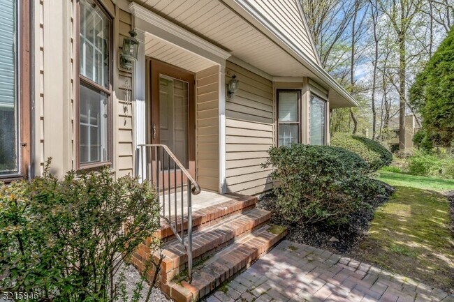 Foto del edificio - 10 Shadowbrook Ln