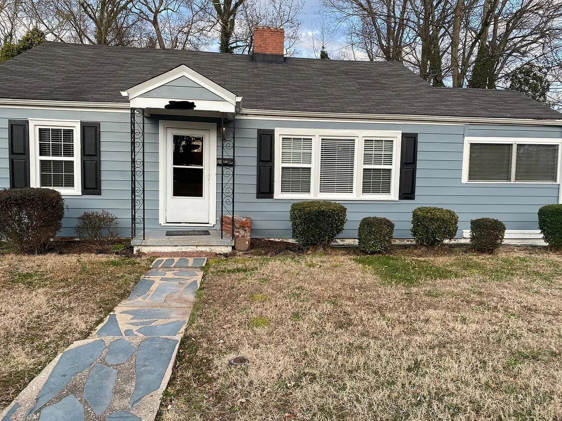 Foto principal - 3 bed and 2 bath home