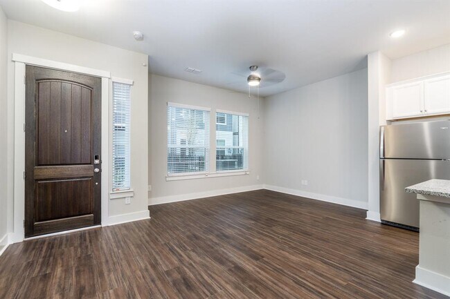 Foto del edificio - 740 Strawberry Pines Ct